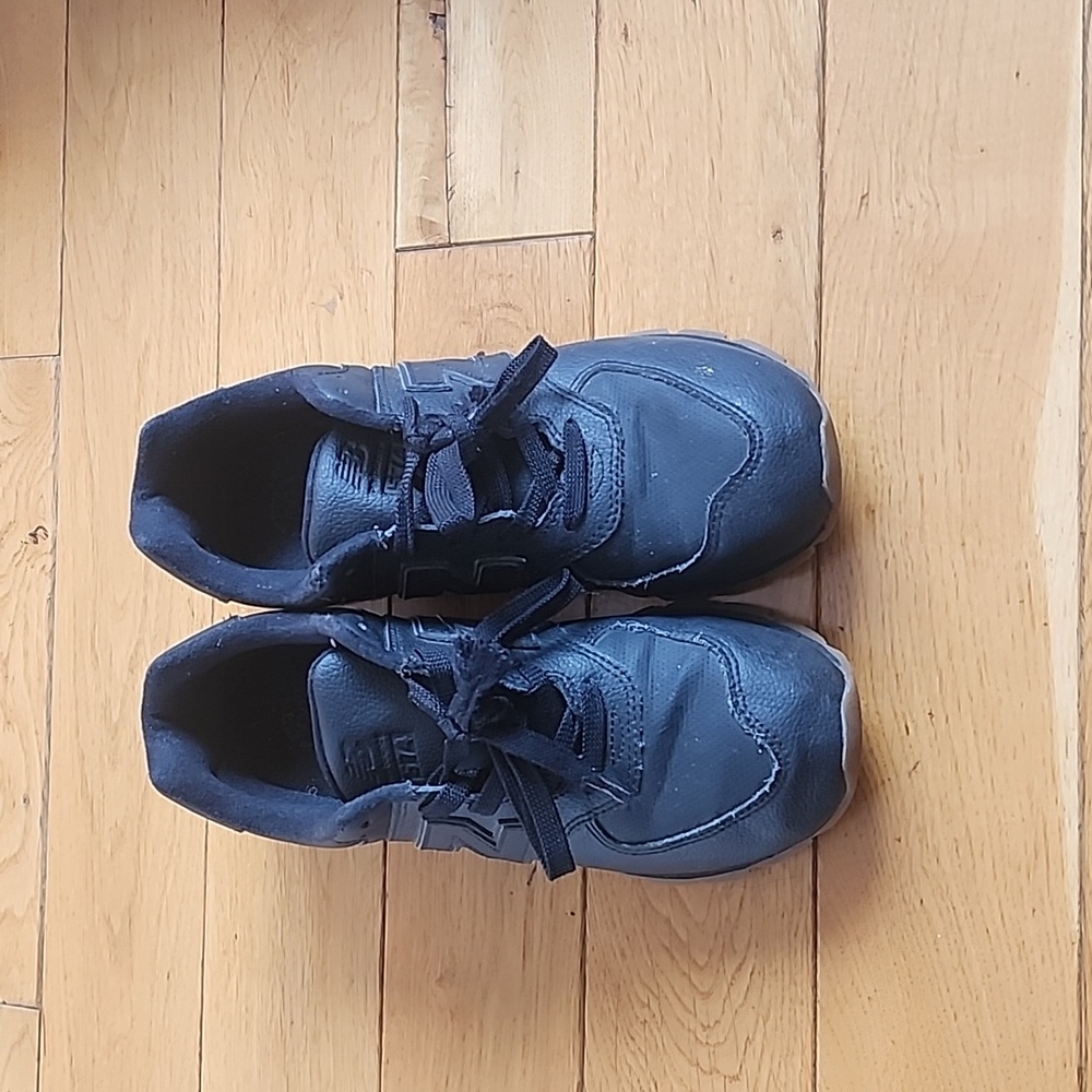 New balance black on black 574